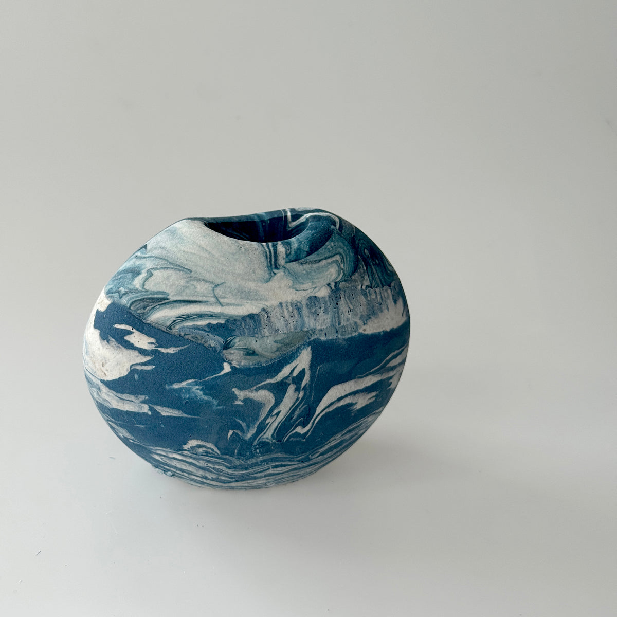 pebble vase no. 400